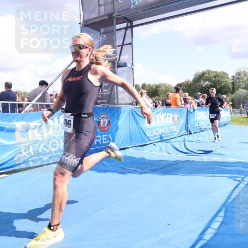 25.08.2024 - Elbe Triathlon Hamburg H.Heesch http://msf.ph/oto/6878767 25.08.2024 11:49:46 Ziel 548, 549, 1410, 1496 meine-sportfotos.de