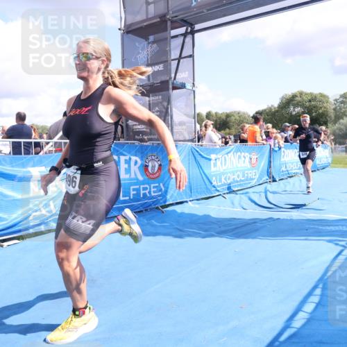 25.08.2024 - Elbe Triathlon Hamburg H.Heesch http://msf.ph/oto/6878769 25.08.2024 11:49:46 Ziel 548, 549, 1410, 1496 meine-sportfotos.de