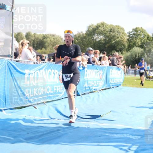 25.08.2024 - Elbe Triathlon Hamburg H.Heesch http://msf.ph/oto/6878771 25.08.2024 11:49:47 Ziel 548, 549, 1410, 1496 meine-sportfotos.de