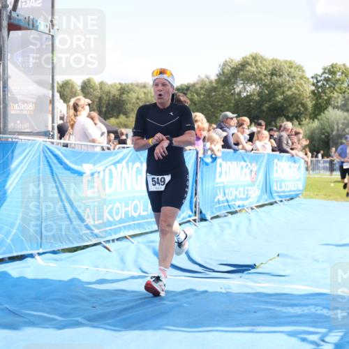 25.08.2024 - Elbe Triathlon Hamburg H.Heesch http://msf.ph/oto/6878775 25.08.2024 11:49:47 Ziel 548, 549, 1410, 1496 meine-sportfotos.de
