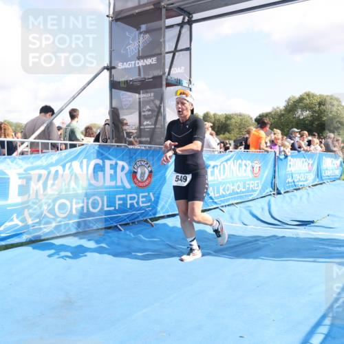 25.08.2024 - Elbe Triathlon Hamburg H.Heesch http://msf.ph/oto/6878788 25.08.2024 11:49:47 Ziel 548, 549, 1410, 1496 meine-sportfotos.de