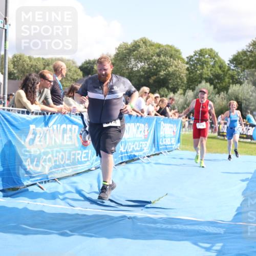 25.08.2024 - Elbe Triathlon Hamburg H.Heesch http://msf.ph/oto/6878800 25.08.2024 12:12:11 Ziel 459, 674, 1575 meine-sportfotos.de