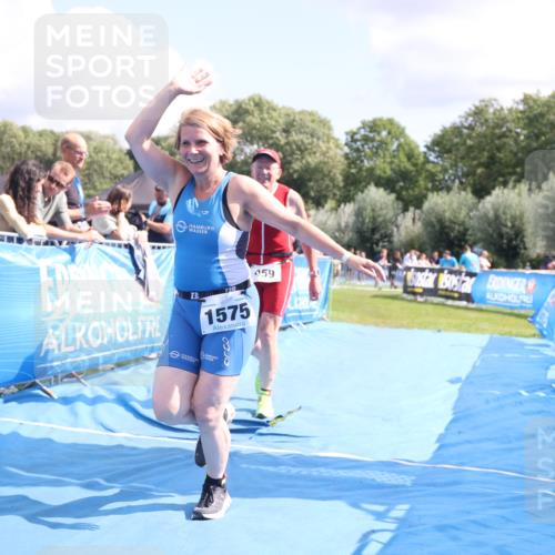25.08.2024 - Elbe Triathlon Hamburg H.Heesch http://msf.ph/oto/6878846 25.08.2024 12:12:13 Ziel 459, 674, 1575 meine-sportfotos.de