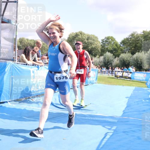 25.08.2024 - Elbe Triathlon Hamburg H.Heesch http://msf.ph/oto/6878850 25.08.2024 12:12:13 Ziel 459, 674, 1575 meine-sportfotos.de