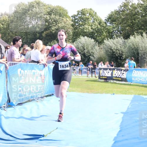 25.08.2024 - Elbe Triathlon Hamburg H.Heesch http://msf.ph/oto/6878879 25.08.2024 12:12:27 Ziel 1634 meine-sportfotos.de