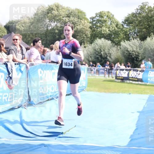 25.08.2024 - Elbe Triathlon Hamburg H.Heesch http://msf.ph/oto/6878889 25.08.2024 12:12:27 Ziel 1634 meine-sportfotos.de