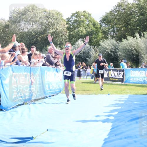 25.08.2024 - Elbe Triathlon Hamburg H.Heesch http://msf.ph/oto/6878892 25.08.2024 11:50:02 Ziel 411, 493, 785 meine-sportfotos.de