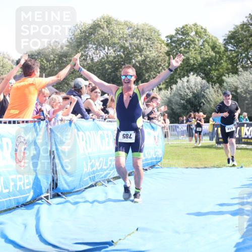 25.08.2024 - Elbe Triathlon Hamburg H.Heesch http://msf.ph/oto/6878898 25.08.2024 11:50:03 Ziel 411, 493, 785 meine-sportfotos.de