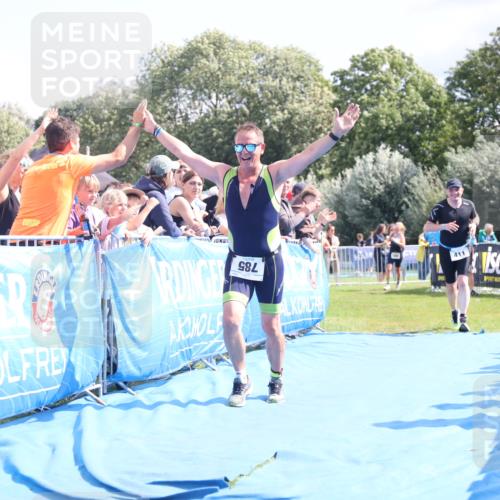 25.08.2024 - Elbe Triathlon Hamburg H.Heesch http://msf.ph/oto/6878900 25.08.2024 11:50:03 Ziel 411, 493, 785 meine-sportfotos.de