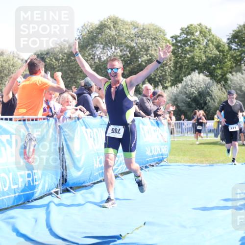 25.08.2024 - Elbe Triathlon Hamburg H.Heesch http://msf.ph/oto/6878902 25.08.2024 11:50:03 Ziel 411, 493, 785 meine-sportfotos.de