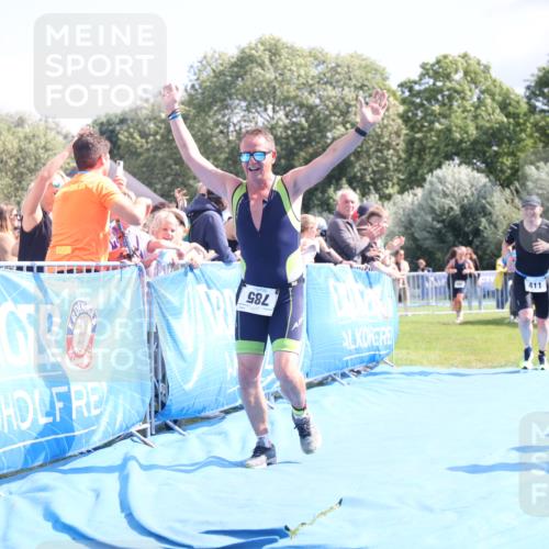 25.08.2024 - Elbe Triathlon Hamburg H.Heesch http://msf.ph/oto/6878906 25.08.2024 11:50:03 Ziel 411, 493, 785 meine-sportfotos.de