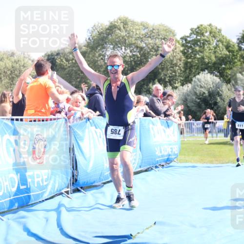 25.08.2024 - Elbe Triathlon Hamburg H.Heesch http://msf.ph/oto/6878908 25.08.2024 11:50:03 Ziel 411, 493, 785 meine-sportfotos.de