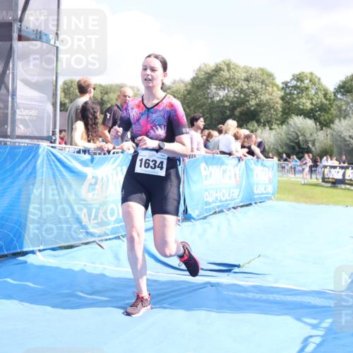 25.08.2024 - Elbe Triathlon Hamburg H.Heesch http://msf.ph/oto/6878918 25.08.2024 12:12:28 Ziel 1634, 1679 meine-sportfotos.de