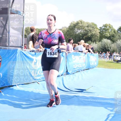 25.08.2024 - Elbe Triathlon Hamburg H.Heesch http://msf.ph/oto/6878920 25.08.2024 12:12:28 Ziel 1634, 1679 meine-sportfotos.de