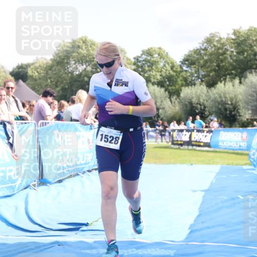 25.08.2024 - Elbe Triathlon Hamburg H.Heesch http://msf.ph/oto/6879006 25.08.2024 12:12:43 Ziel 1528, 1636, 1679 meine-sportfotos.de