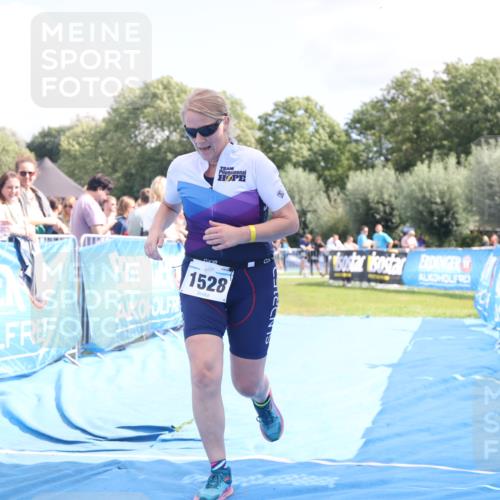 25.08.2024 - Elbe Triathlon Hamburg H.Heesch http://msf.ph/oto/6879008 25.08.2024 12:12:43 Ziel 1528, 1636, 1679 meine-sportfotos.de