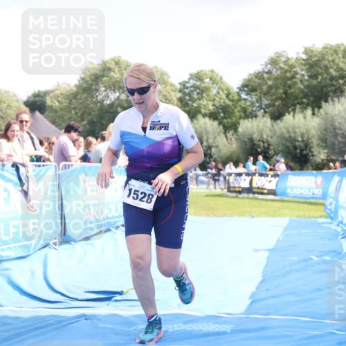 25.08.2024 - Elbe Triathlon Hamburg H.Heesch http://msf.ph/oto/6879010 25.08.2024 12:12:43 Ziel 1528, 1636, 1679 meine-sportfotos.de