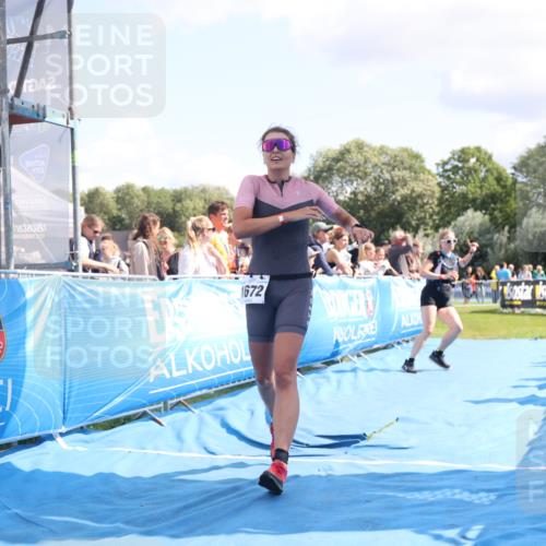 25.08.2024 - Elbe Triathlon Hamburg H.Heesch http://msf.ph/oto/6879031 25.08.2024 11:50:14 Ziel 411, 509, 1672 meine-sportfotos.de