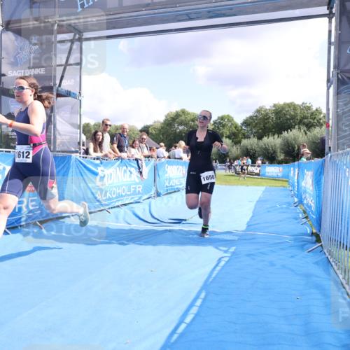 25.08.2024 - Elbe Triathlon Hamburg H.Heesch http://msf.ph/oto/6879064 25.08.2024 12:12:56 Ziel 1612, 1656 meine-sportfotos.de