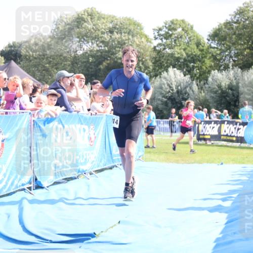 25.08.2024 - Elbe Triathlon Hamburg H.Heesch http://msf.ph/oto/6879066 25.08.2024 11:50:27 Ziel 1414 meine-sportfotos.de
