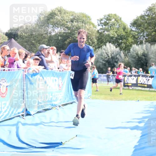 25.08.2024 - Elbe Triathlon Hamburg H.Heesch http://msf.ph/oto/6879068 25.08.2024 11:50:27 Ziel 1414 meine-sportfotos.de