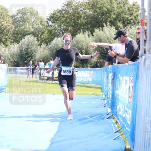 25.08.2024 - Elbe Triathlon Hamburg H.Heesch http://msf.ph/oto/6879071 25.08.2024 12:13:38 Ziel 1659 meine-sportfotos.de