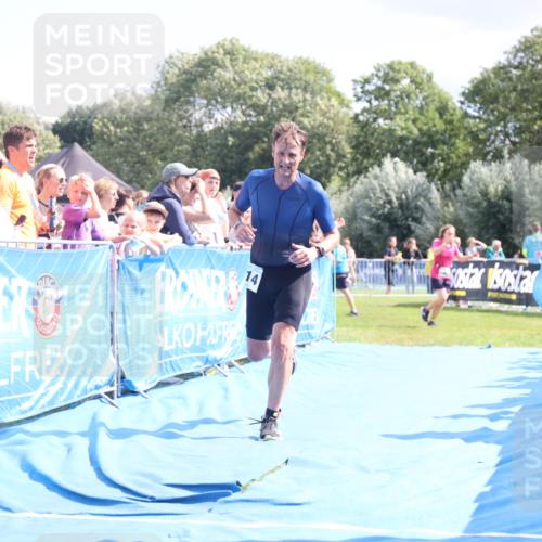 25.08.2024 - Elbe Triathlon Hamburg H.Heesch http://msf.ph/oto/6879072 25.08.2024 11:50:27 Ziel 1414 meine-sportfotos.de