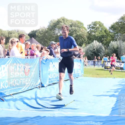 25.08.2024 - Elbe Triathlon Hamburg H.Heesch http://msf.ph/oto/6879082 25.08.2024 11:50:27 Ziel 1414 meine-sportfotos.de
