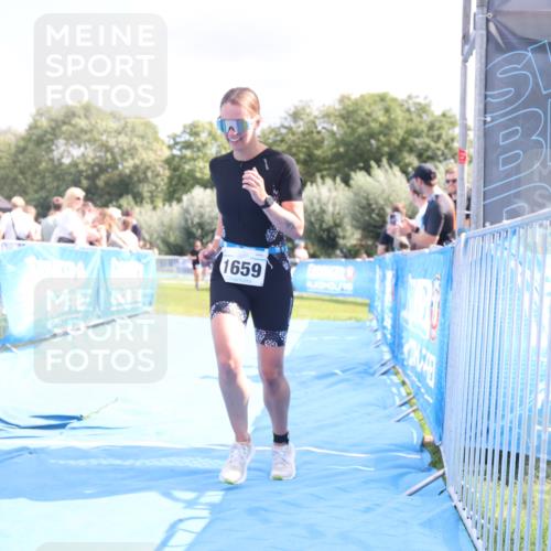 25.08.2024 - Elbe Triathlon Hamburg H.Heesch http://msf.ph/oto/6879088 25.08.2024 12:13:39 Ziel 1659 meine-sportfotos.de