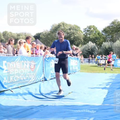 25.08.2024 - Elbe Triathlon Hamburg H.Heesch http://msf.ph/oto/6879090 25.08.2024 11:50:27 Ziel 1414 meine-sportfotos.de