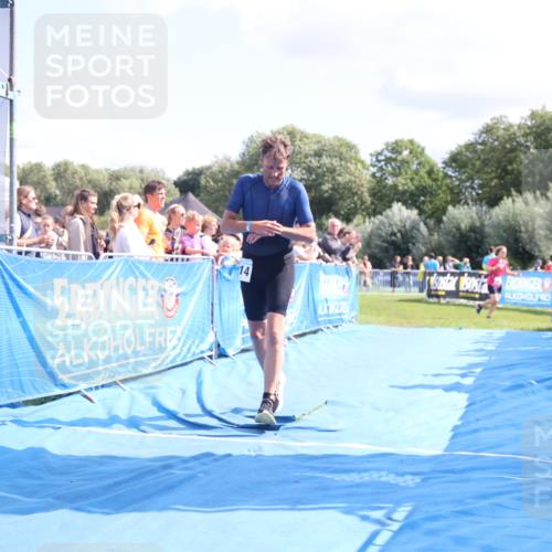 25.08.2024 - Elbe Triathlon Hamburg H.Heesch http://msf.ph/oto/6879095 25.08.2024 11:50:28 Ziel 1414 meine-sportfotos.de