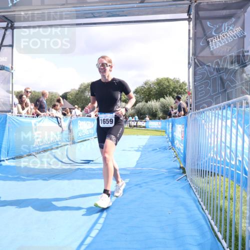25.08.2024 - Elbe Triathlon Hamburg H.Heesch http://msf.ph/oto/6879100 25.08.2024 12:13:40 Ziel 1659 meine-sportfotos.de