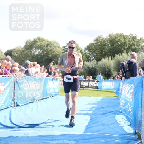 25.08.2024 - Elbe Triathlon Hamburg H.Heesch http://msf.ph/oto/6879113 25.08.2024 11:50:41 Ziel 790, 1502 meine-sportfotos.de