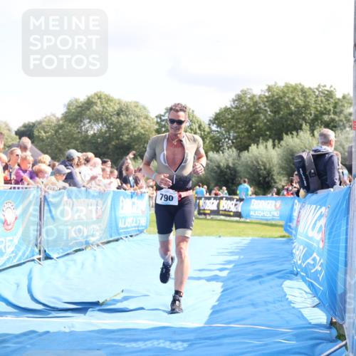 25.08.2024 - Elbe Triathlon Hamburg H.Heesch http://msf.ph/oto/6879115 25.08.2024 11:50:41 Ziel 790, 1502 meine-sportfotos.de