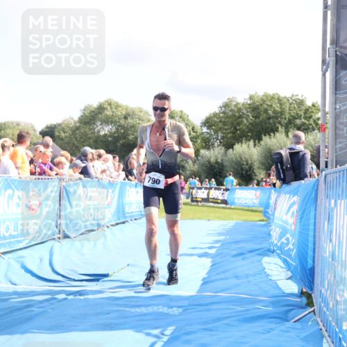 25.08.2024 - Elbe Triathlon Hamburg H.Heesch http://msf.ph/oto/6879125 25.08.2024 11:50:41 Ziel 790, 1502 meine-sportfotos.de