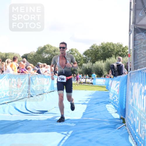 25.08.2024 - Elbe Triathlon Hamburg H.Heesch http://msf.ph/oto/6879130 25.08.2024 11:50:41 Ziel 790, 1502 meine-sportfotos.de