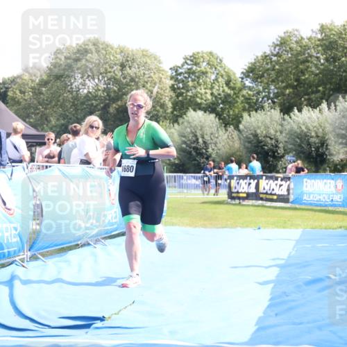 25.08.2024 - Elbe Triathlon Hamburg H.Heesch http://msf.ph/oto/6879131 25.08.2024 12:13:58 Ziel 1680 meine-sportfotos.de