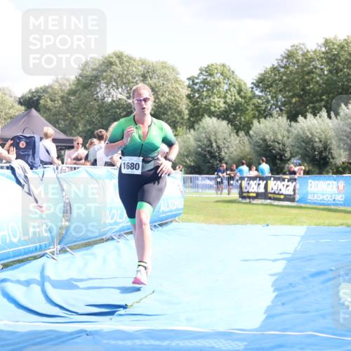 25.08.2024 - Elbe Triathlon Hamburg H.Heesch http://msf.ph/oto/6879138 25.08.2024 12:13:58 Ziel 1680 meine-sportfotos.de