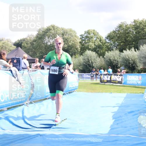 25.08.2024 - Elbe Triathlon Hamburg H.Heesch http://msf.ph/oto/6879142 25.08.2024 12:13:59 Ziel 1680 meine-sportfotos.de