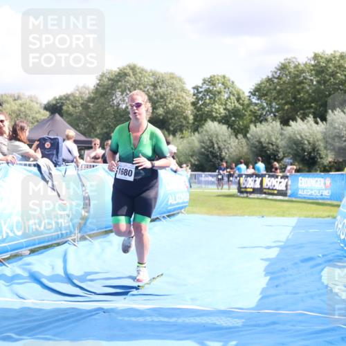 25.08.2024 - Elbe Triathlon Hamburg H.Heesch http://msf.ph/oto/6879144 25.08.2024 12:13:59 Ziel 1680 meine-sportfotos.de