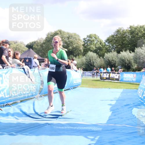25.08.2024 - Elbe Triathlon Hamburg H.Heesch http://msf.ph/oto/6879148 25.08.2024 12:13:59 Ziel 1680 meine-sportfotos.de