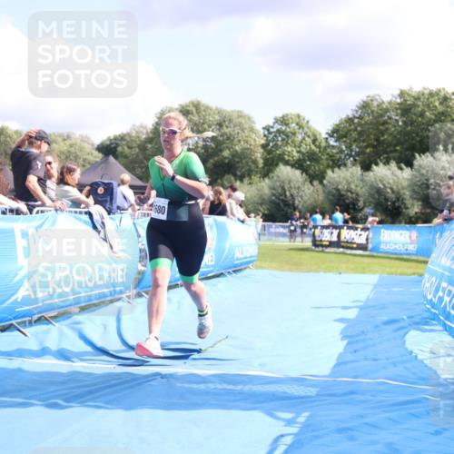 25.08.2024 - Elbe Triathlon Hamburg H.Heesch http://msf.ph/oto/6879151 25.08.2024 12:13:59 Ziel 1680 meine-sportfotos.de