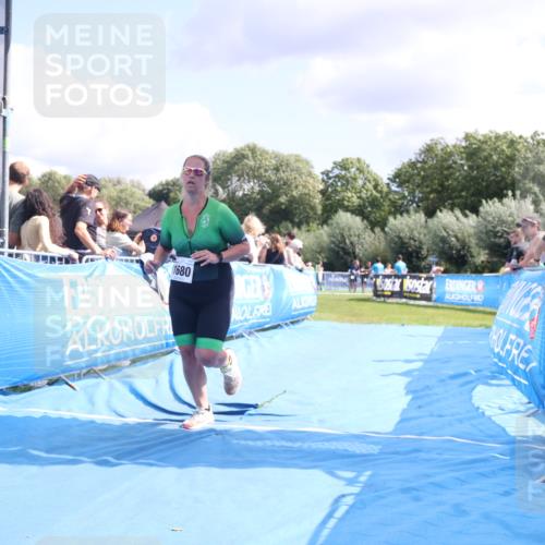 25.08.2024 - Elbe Triathlon Hamburg H.Heesch http://msf.ph/oto/6879156 25.08.2024 12:13:59 Ziel 1680 meine-sportfotos.de