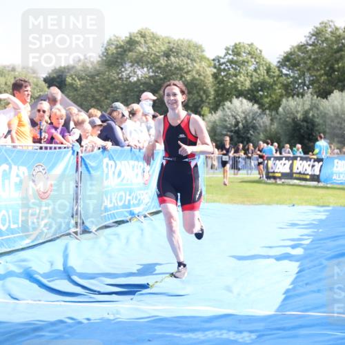 25.08.2024 - Elbe Triathlon Hamburg H.Heesch http://msf.ph/oto/6879161 25.08.2024 11:50:49 Ziel 1502, 1587 meine-sportfotos.de