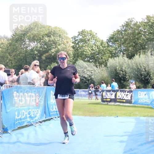 25.08.2024 - Elbe Triathlon Hamburg H.Heesch http://msf.ph/oto/6879168 25.08.2024 12:14:07 Ziel 1681 meine-sportfotos.de