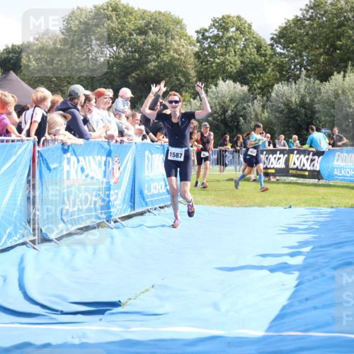 25.08.2024 - Elbe Triathlon Hamburg H.Heesch http://msf.ph/oto/6879196 25.08.2024 11:50:54 Ziel 1502, 1587 meine-sportfotos.de