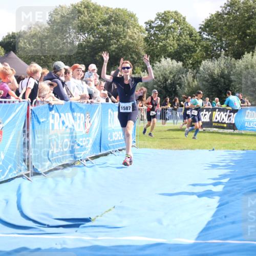 25.08.2024 - Elbe Triathlon Hamburg H.Heesch http://msf.ph/oto/6879202 25.08.2024 11:50:54 Ziel 1502, 1587 meine-sportfotos.de