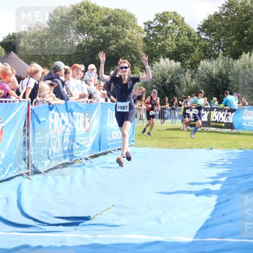 25.08.2024 - Elbe Triathlon Hamburg H.Heesch http://msf.ph/oto/6879204 25.08.2024 11:50:54 Ziel 1502, 1587 meine-sportfotos.de