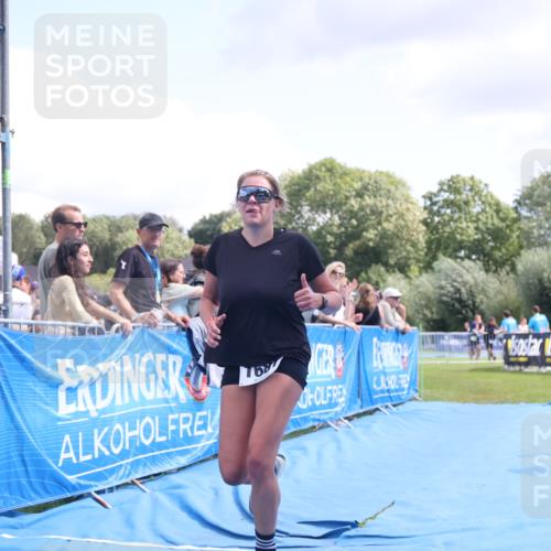 25.08.2024 - Elbe Triathlon Hamburg H.Heesch http://msf.ph/oto/6879207 25.08.2024 12:14:09 Ziel 1681 meine-sportfotos.de