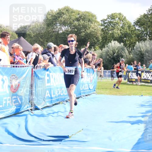 25.08.2024 - Elbe Triathlon Hamburg H.Heesch http://msf.ph/oto/6879208 25.08.2024 11:50:55 Ziel 1502, 1587 meine-sportfotos.de